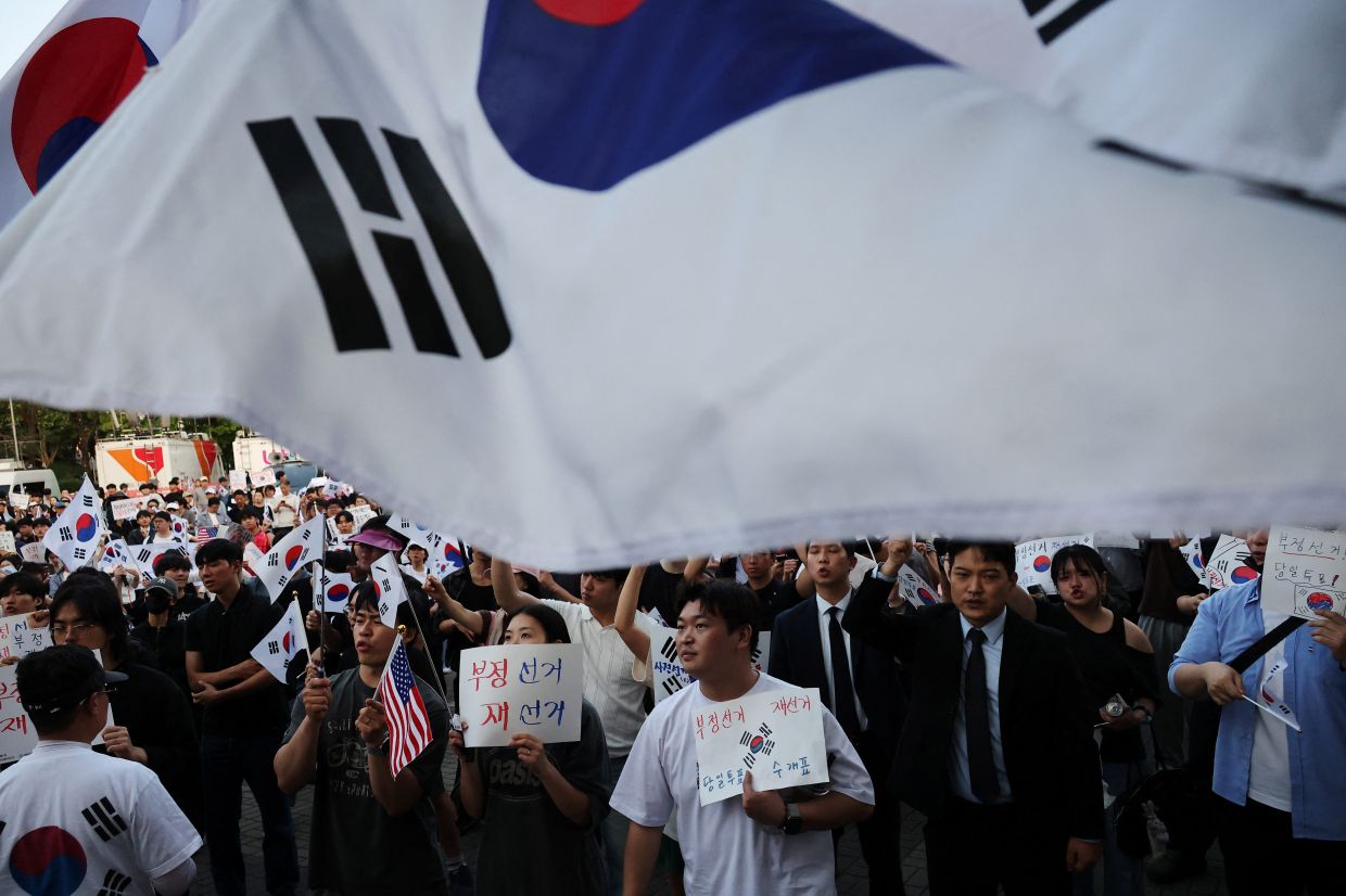 South Korea's President Lee Seeks Balance Between Election Accountability and Social Stability Amid Protest Unrest