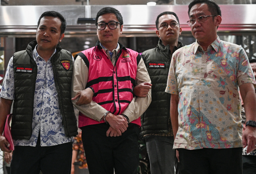 Indonesia Expands Corruption Probe into Free School Meals Programme