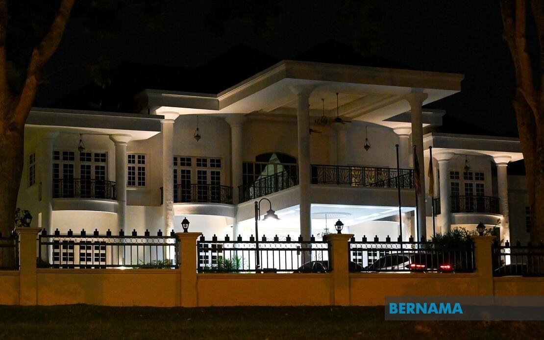 Zahid Leads Coalition Delegation to Istana Hinggap in Negeri Sembilan
