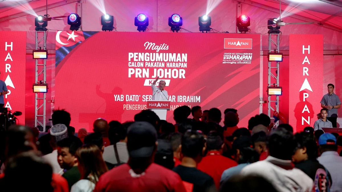 Anwar Calls for Apolitical Stance from Royal Institutions in Johor Election
