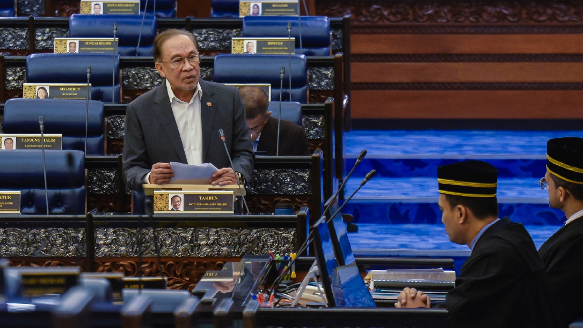 PM Anwar Denies Directive to Cancel Johor Felda Settlers' Day Event