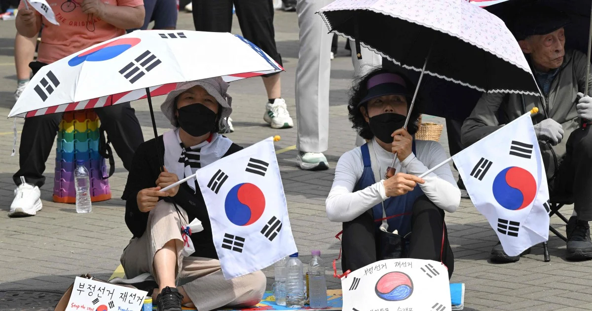 South Korea's Parliament Opens Investigation into Election Commission Over June Ballot Shortage