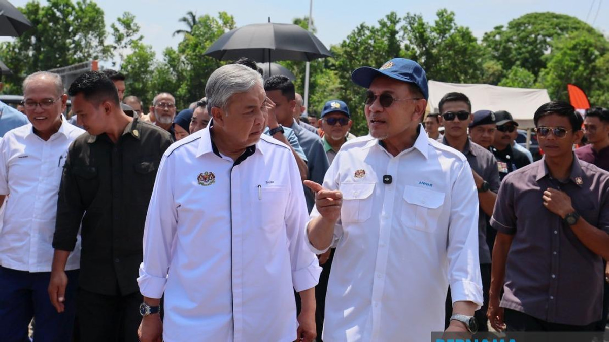 Ahmad Zahid Proposes Land Transfer to Revive FELDA's Financial Health
