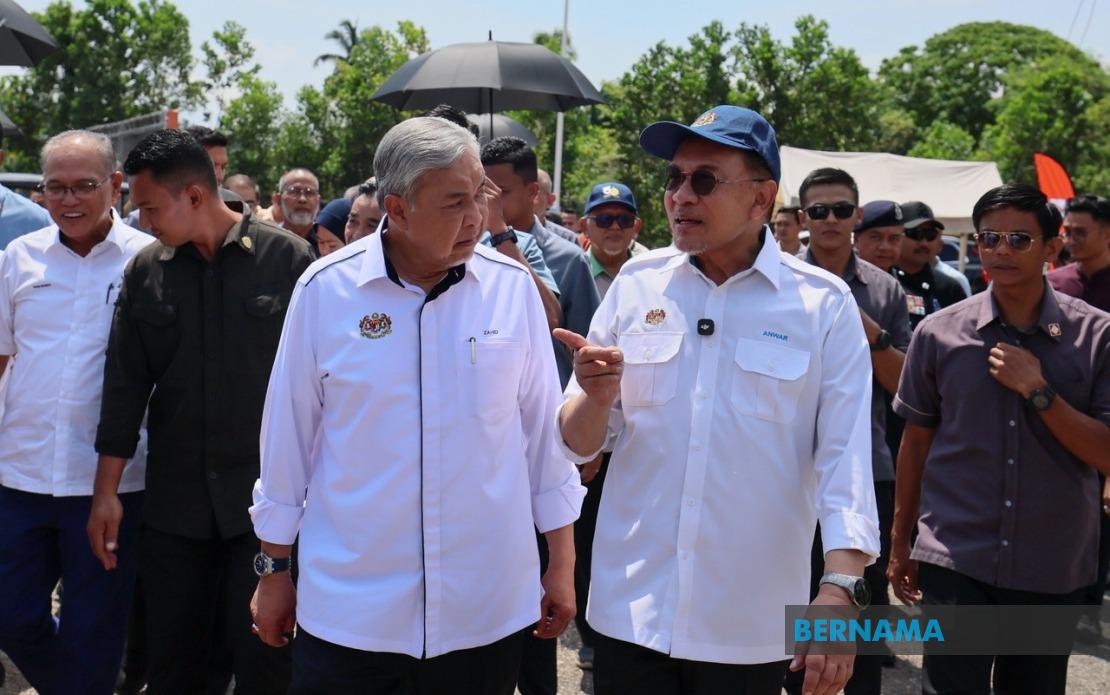 Ahmad Zahid Proposes Land Transfer to Revive FELDA's Financial Health