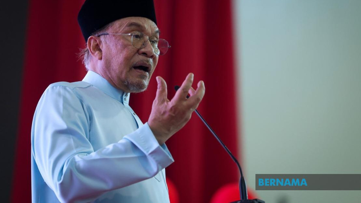 Anwar Halts Felda Hotel Sale, Orders Full Inquiry Into 60 Million Pound Loss