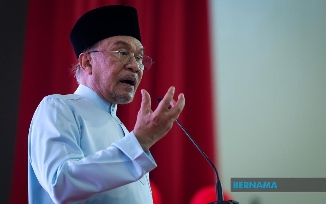Anwar Halts Felda Hotel Sale, Orders Full Inquiry Into 60 Million Pound Loss