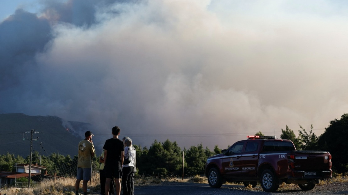 Greece Battles Massive Wildfires as Flames Threaten Athens Suburbs