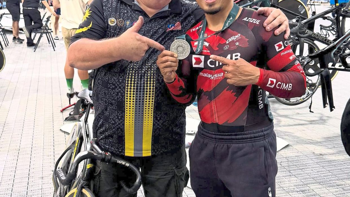 Azizul Stands Firm on Beasley Defence Despite Personal Cost