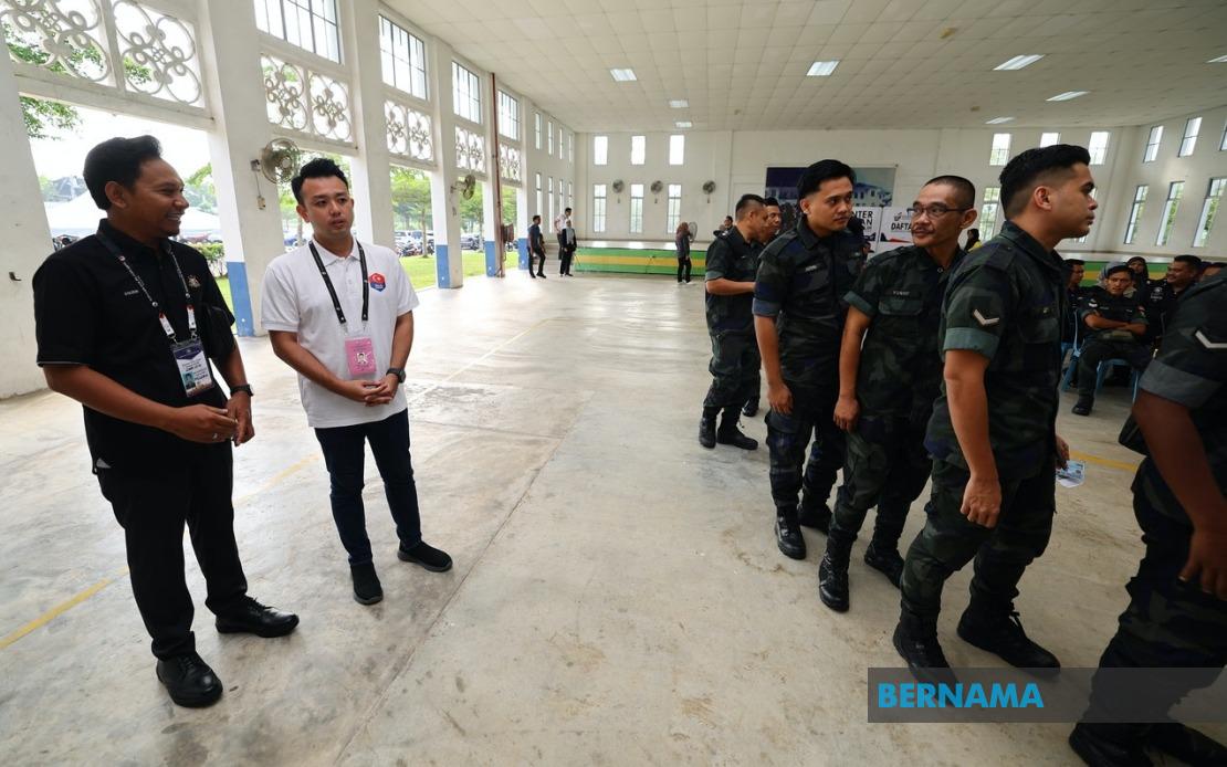 Johor Election Candidates Monitor Early Voting for Security Forces