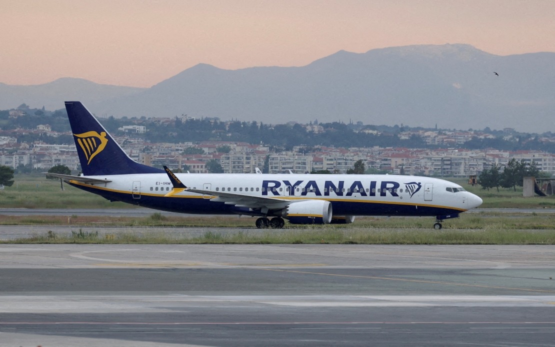 Passenger Injured as Window Ruptures Mid-Flight on Ryanair Service from Greece