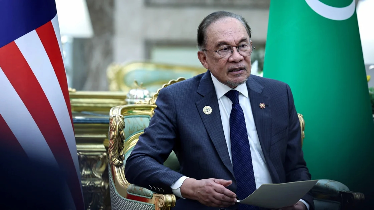 Anwar Welcomes US-Iran Breakthrough, Expresses Hope for Regional Stability