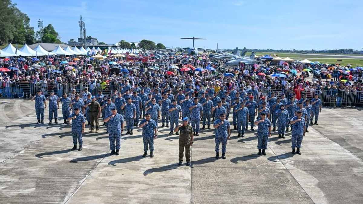 Thousands of Malaysians Flock to Kuantan Air Base for RMAF's 68th Anniversary Open Day