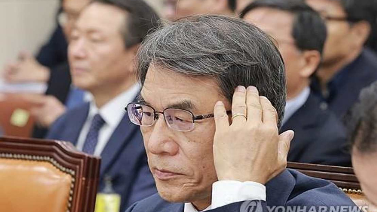 South Korean Investigators Raid Election Commission Over Former Chief's Suspected Embezzlement
