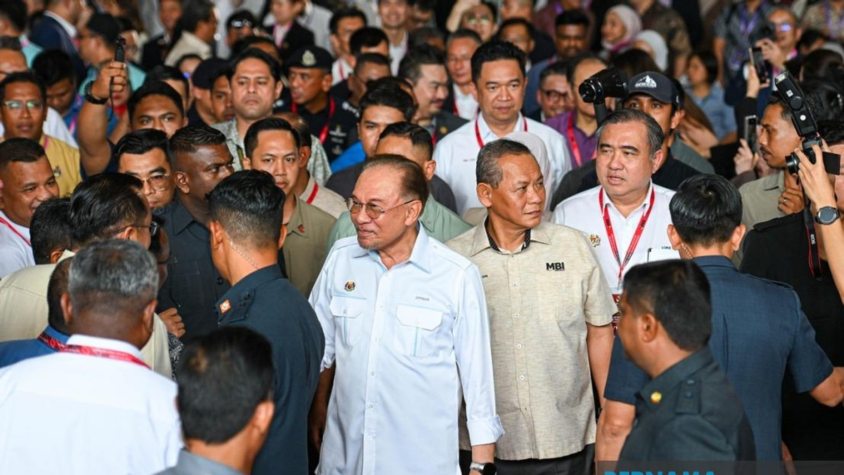 Anwar Asks Melaka DAP To Reconsider Withdrawal From State Government