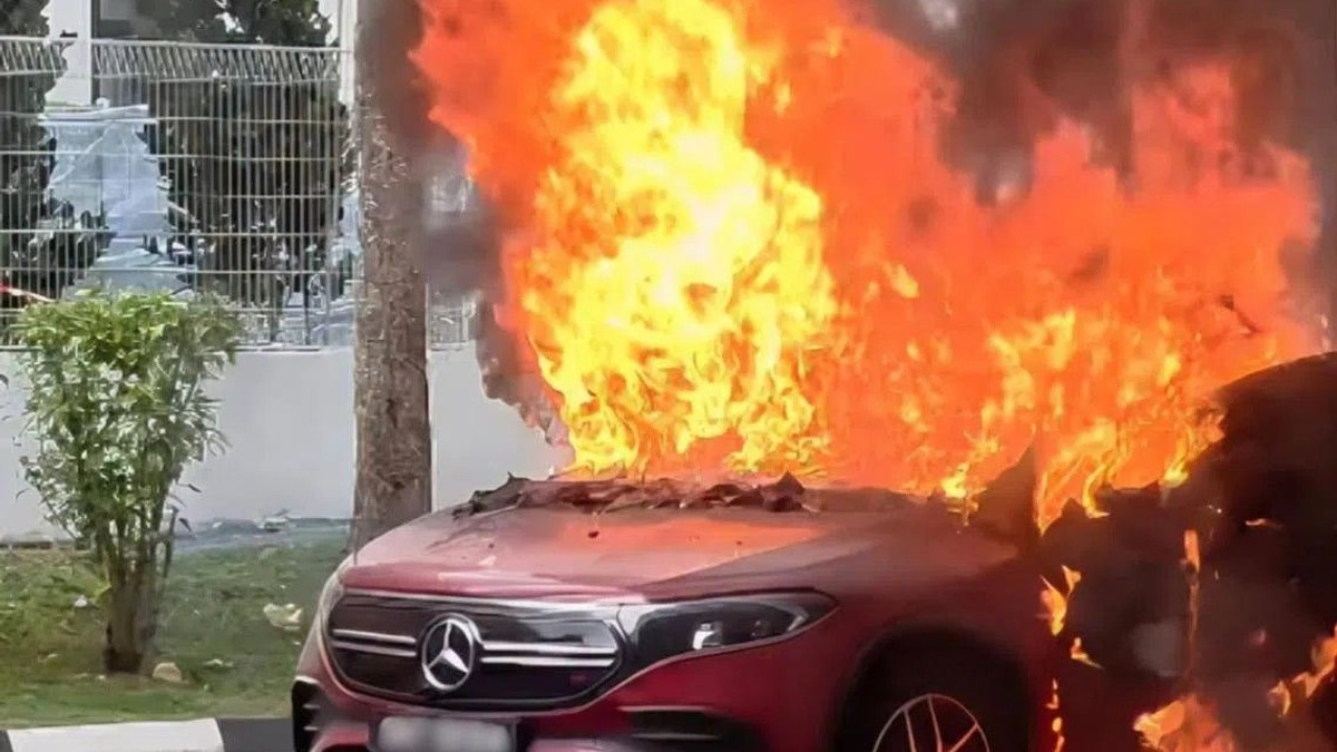 Electric vehicle erupts in flames at Woodlands HDB carpark; authorities probe battery fire incident