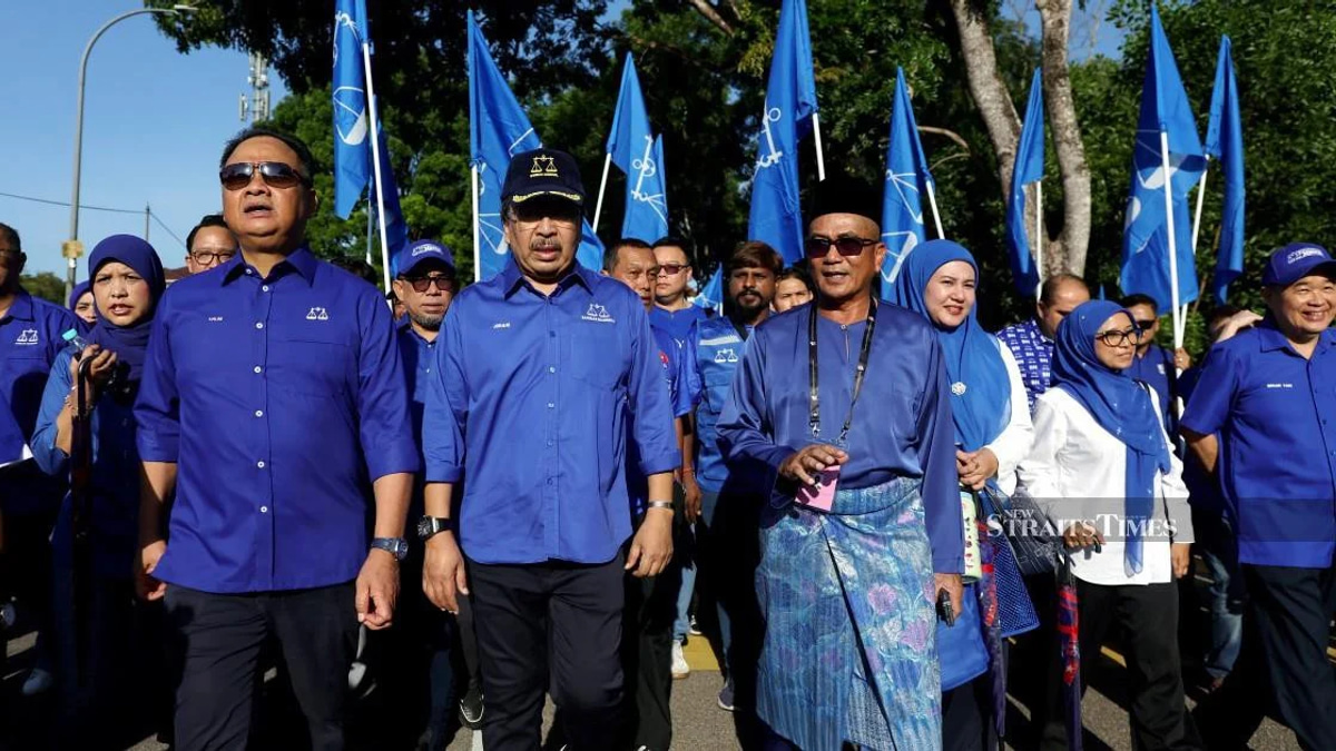 Umno Vice-President Johari Ghani Campaigns for BN in Johor's Tiram Seat