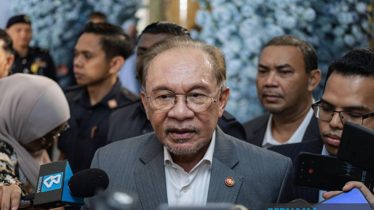 Anwar Yet To Receive Briefing On Four Melaka DAP Assemblymen's Exit