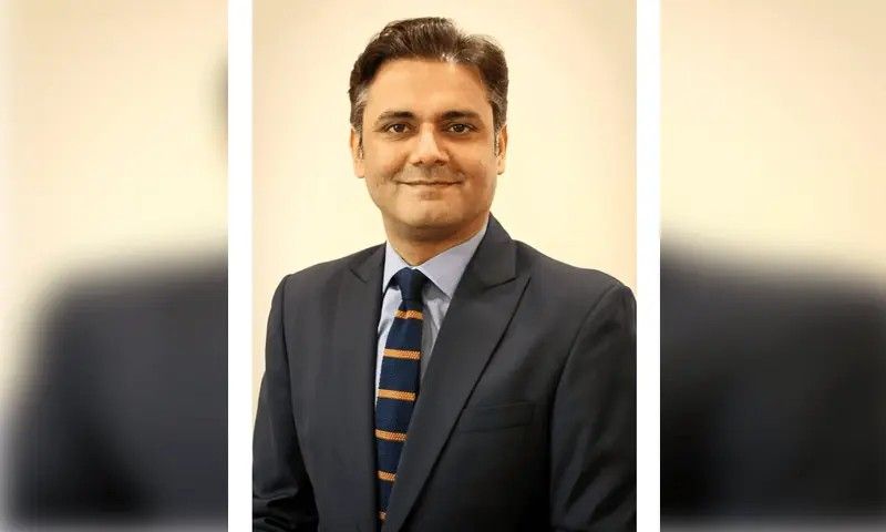 Eleven Pakistani police officers charged after bungled raid on attorney general's residence