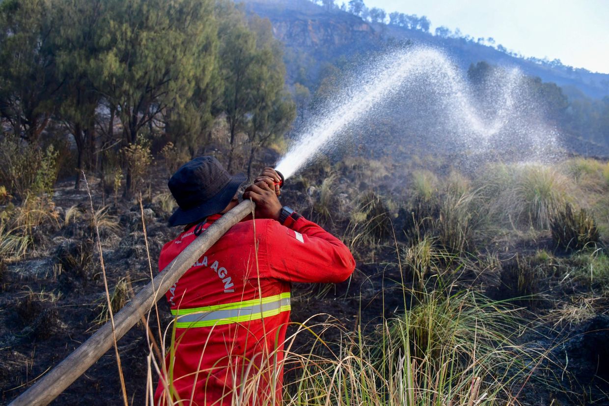 Indonesia Shuts Mount Bromo to Tourists as Wildfire Spreads Across East Java Caldera