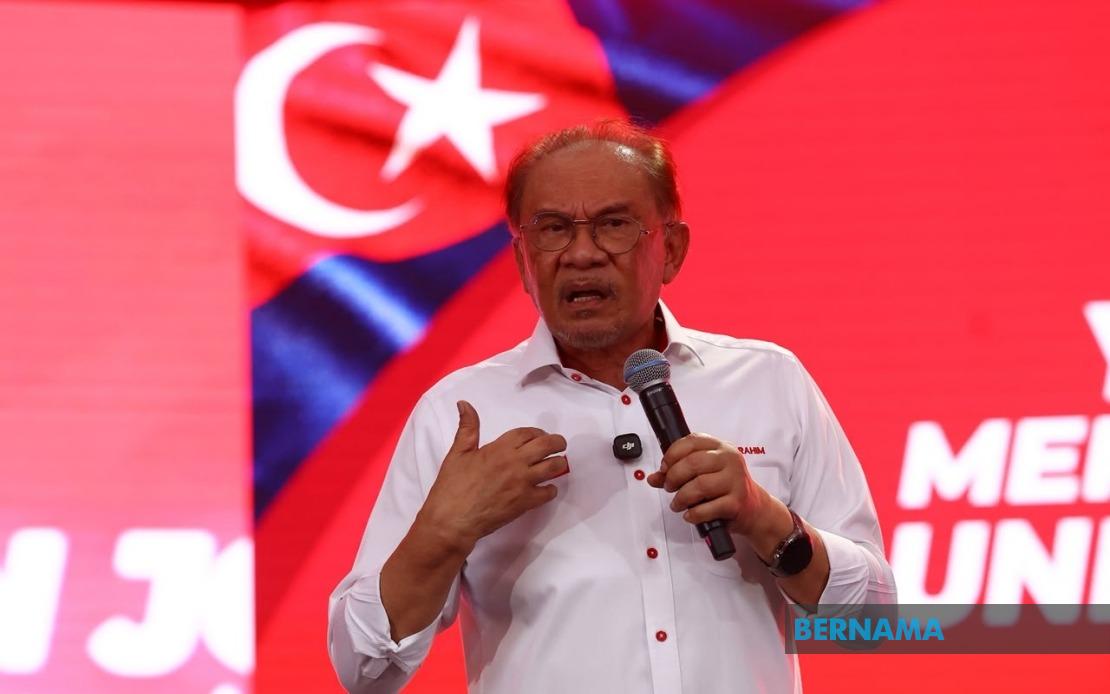 Anwar Dismisses BMW Ownership Claims, Clarifies Mercedes-Benz as Royal Gift