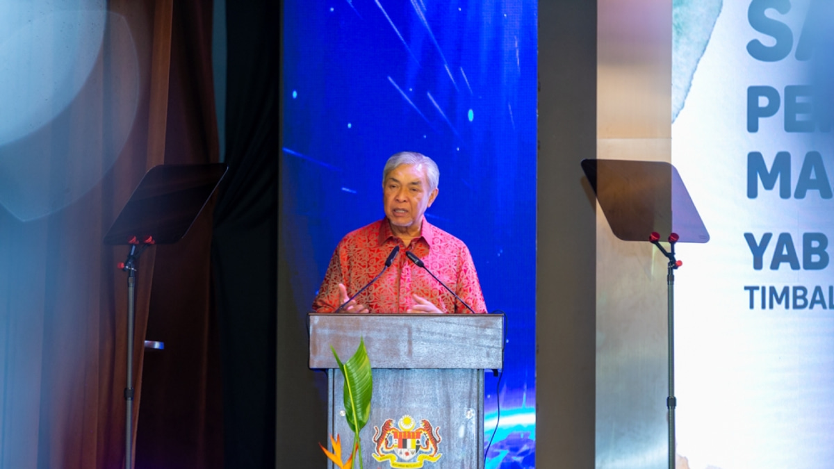 Zahid Rejects Reports of Major Coalition Talks, Pledges Loyalty to Unity Government
