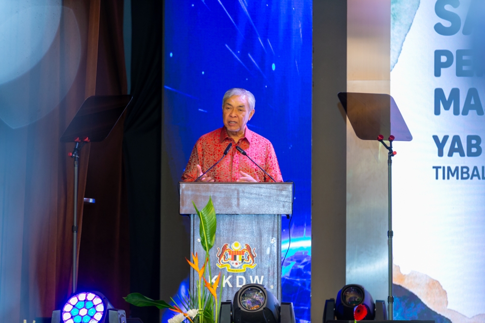 Zahid Rejects Reports of Major Coalition Talks, Pledges Loyalty to Unity Government