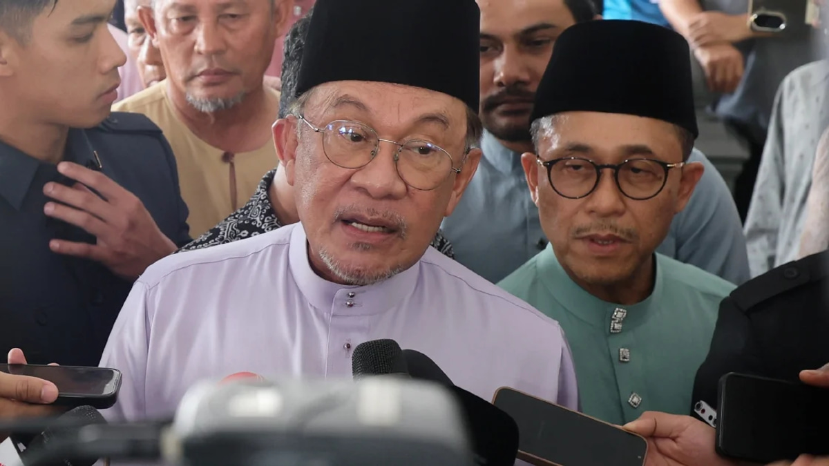 PM Anwar Directs Local Councils to Cut Red Tape and Accelerate Development Approvals