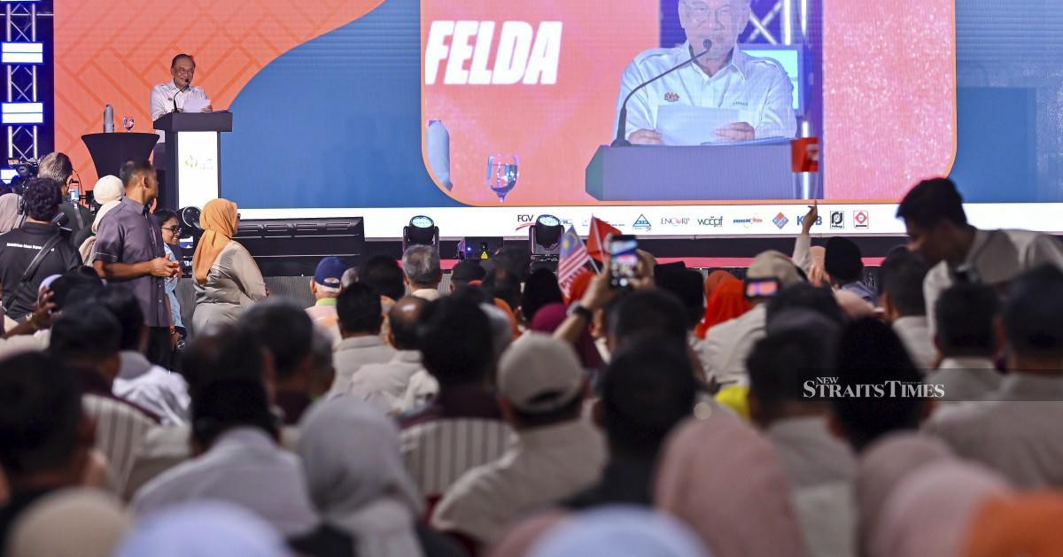 Anwar Cautions Felda Leadership Over Nearly RM1 Billion Debt, Calls for Governance Reform