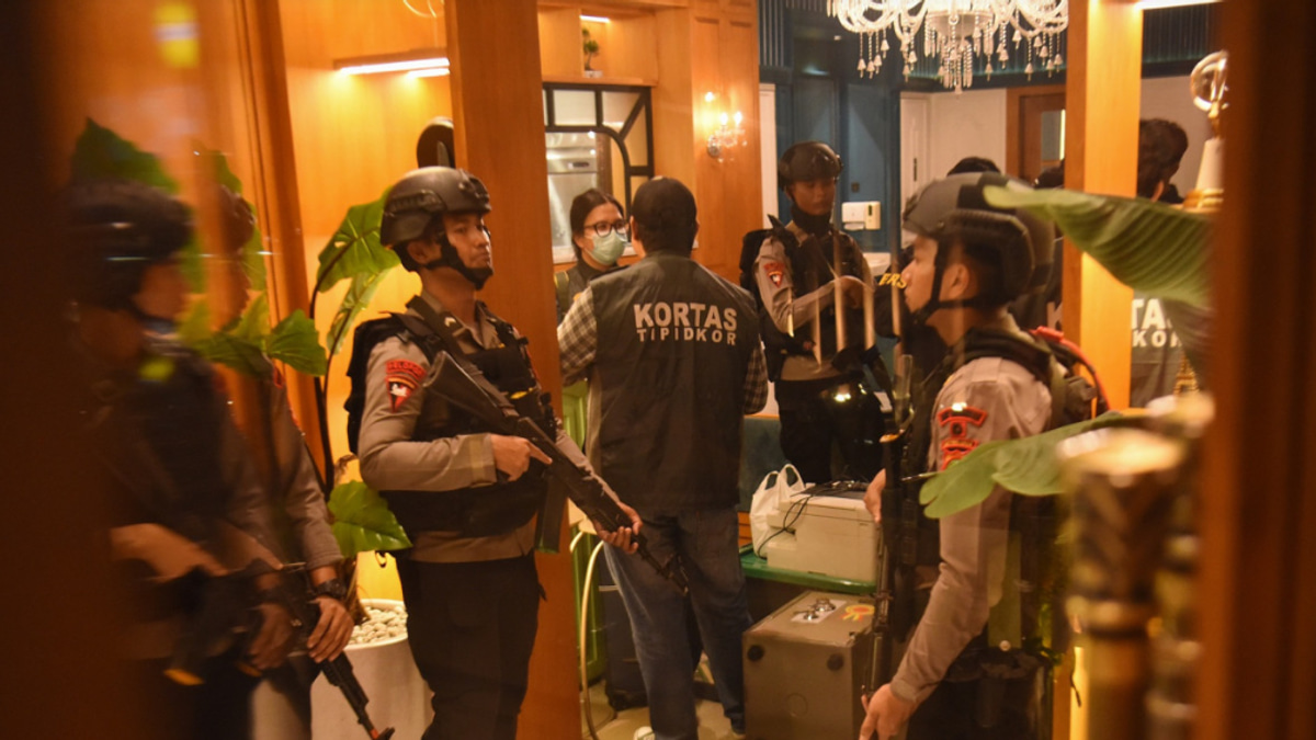 Jakarta's Biggest Corruption Scandal in Years: Deputy Attorney General Resigns After Raids Uncover Millions in Gold and Cash