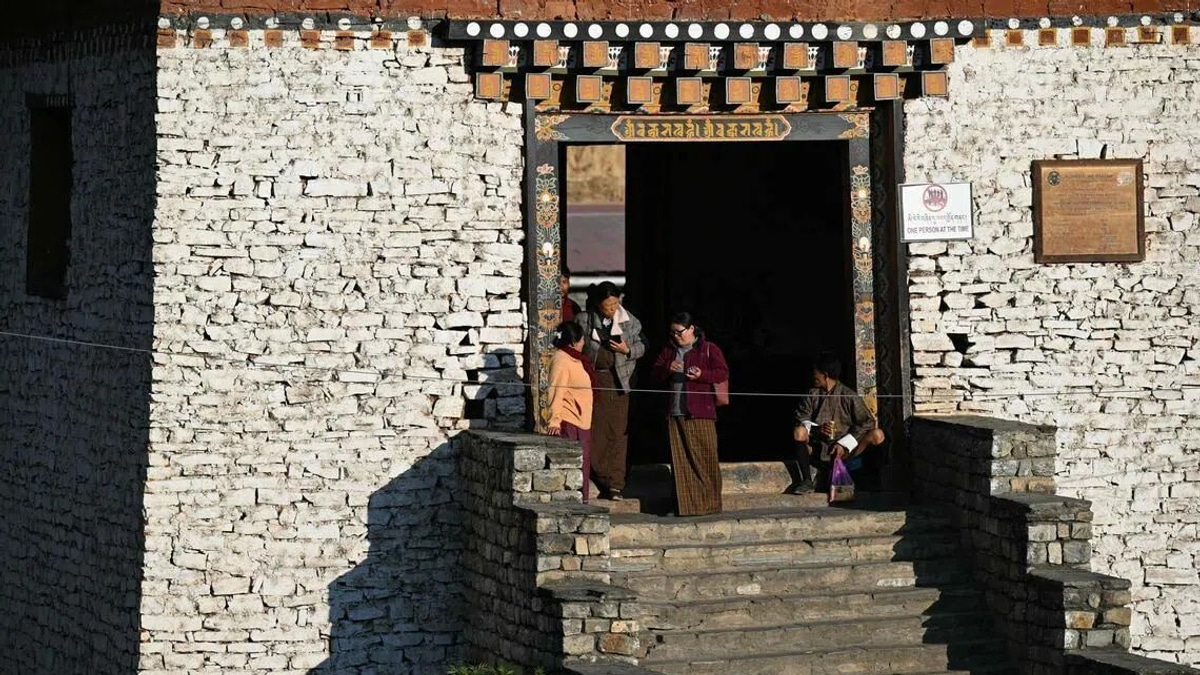 Bhutan launches cash incentive scheme to reverse plummeting birth rates