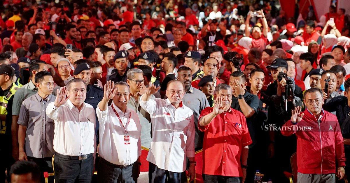Anwar Cautions Against Politicising Monarchy in Negri Sembilan Campaign