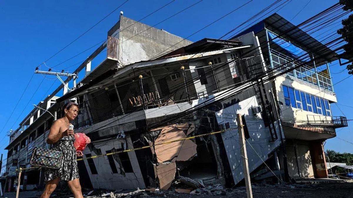 Philippine Earthquake Reshapes Coastline as Seabed Thrusts Above Water
