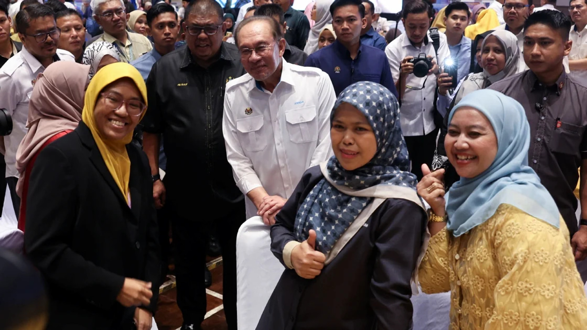 Malaysia's Civil Service Drives Rise in Global Competitiveness Rankings