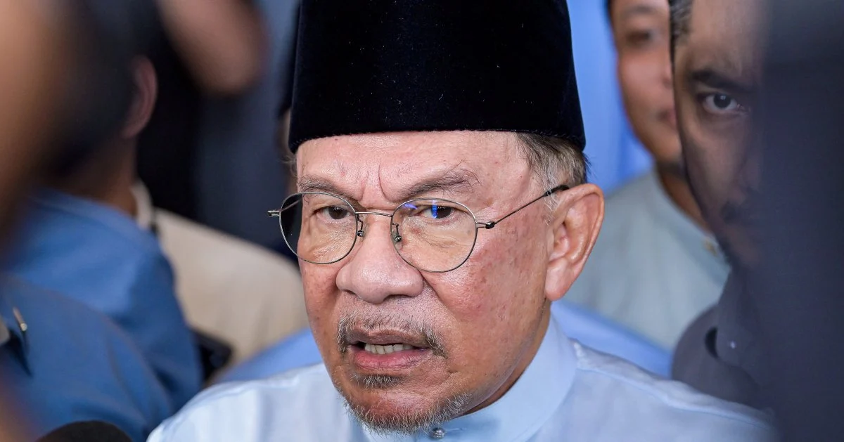 Anwar Denies Onn Hafiz Barred From Felda Settlements