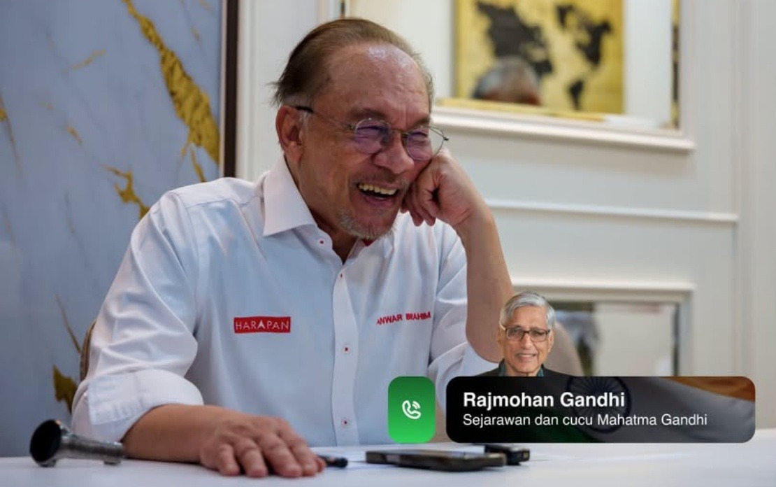 PM Anwar Extends Invitation to Rajmohan Gandhi for Malaysia Visit