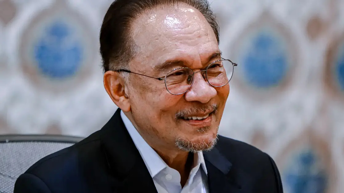 Anwar Leads Approval Ratings in Latest Merdeka Center Survey