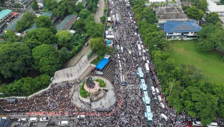 Thousands of INC members rally against senator's graft charges as Duterte trial looms