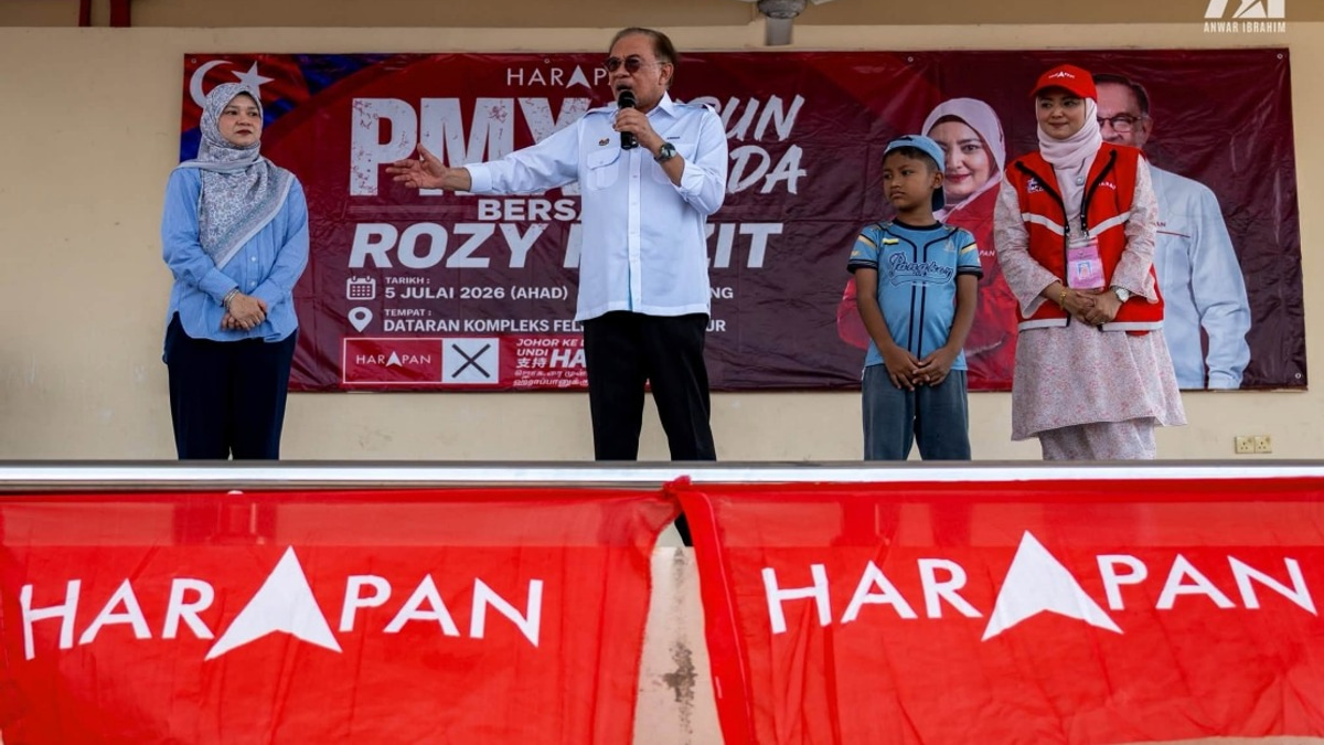 Anwar Moved by Nine-Year-Old's Pilgrimage Through Palm Oil Estate