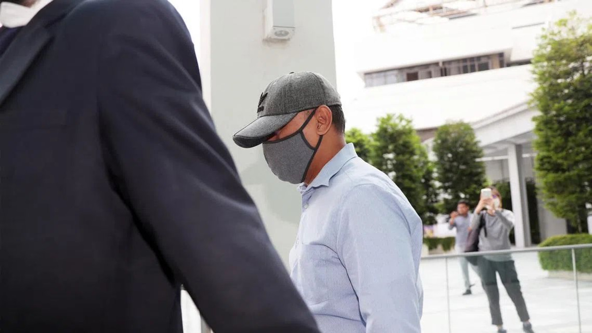 Singapore mosque official jailed 14 months for steering S$223,000 contracts to friend's firm