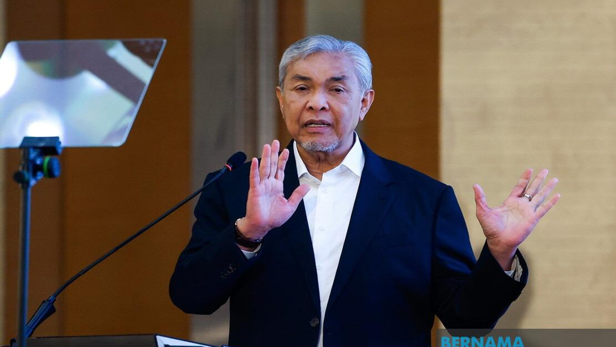 Ahmad Zahid Calls For Respect Of Monarchy As Negeri Sembilan Campaign Kicks Off