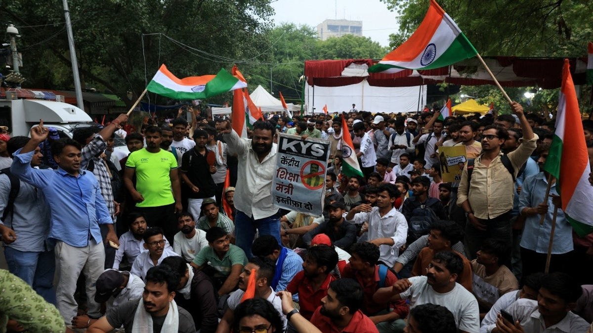 New Delhi Youth Movement Stages Parliament March Demanding Education Overhaul