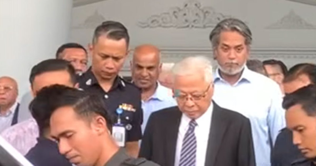 Khairy's courtroom appearance signals solidarity as Ismail Sabri faces charges