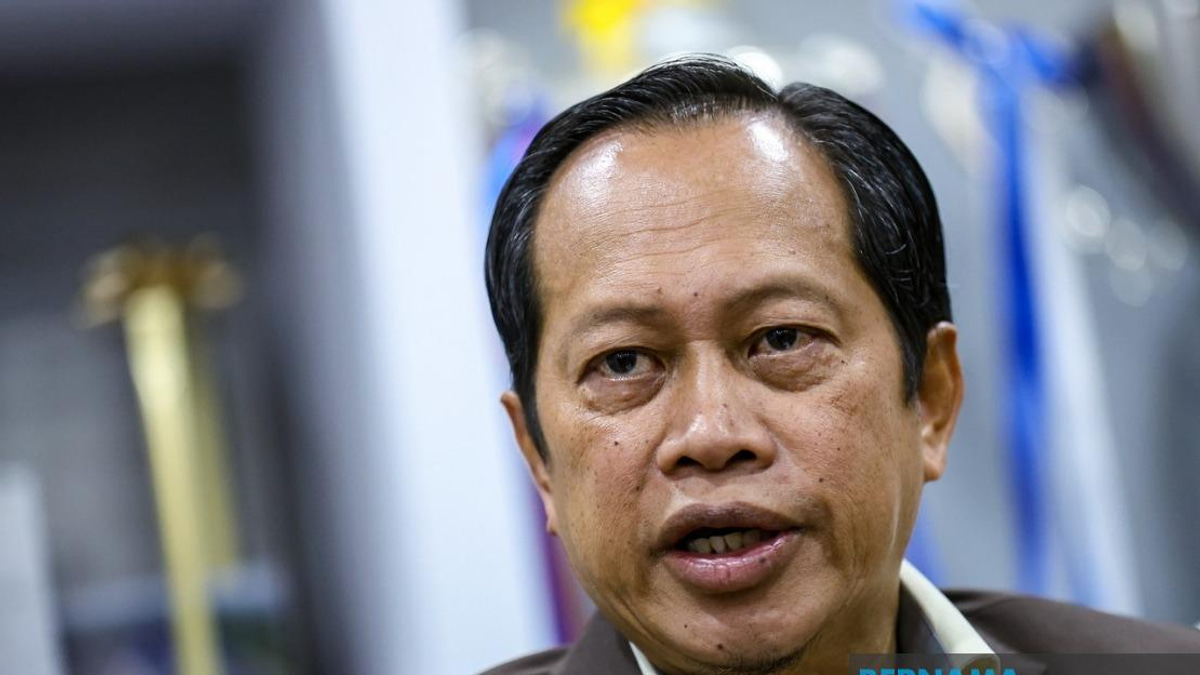 Ahmad Maslan Steps Back From Johor Contest But Pledges Campaign Support