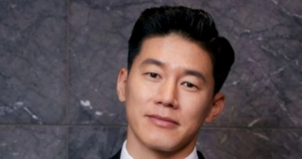 From Rags to Stardom: Korean Actor Kim Mu Yeol Opens Up About Surviving on RM500 a Year Before His Big Break
