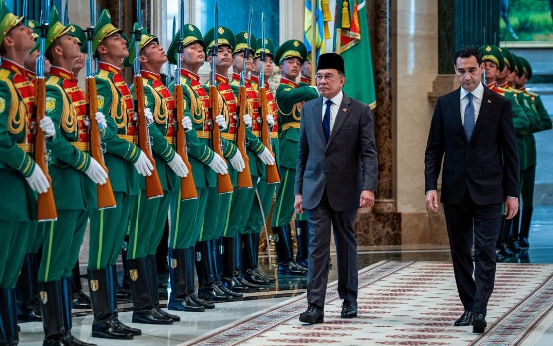 PM Anwar Receives Ceremonial Welcome in Turkmenistan on Historic First Visit