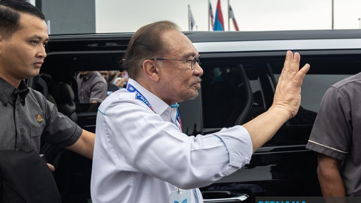 Anwar Pledges Full AUKU Repeal With No Replacement Restrictions on Student Activism