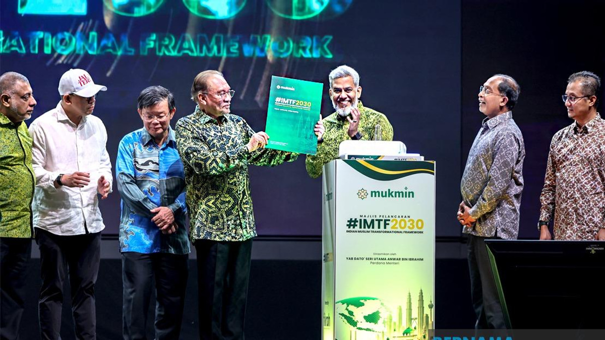 Anwar Sets One-Month Deadline to Resolve Foreign Worker Application Delays