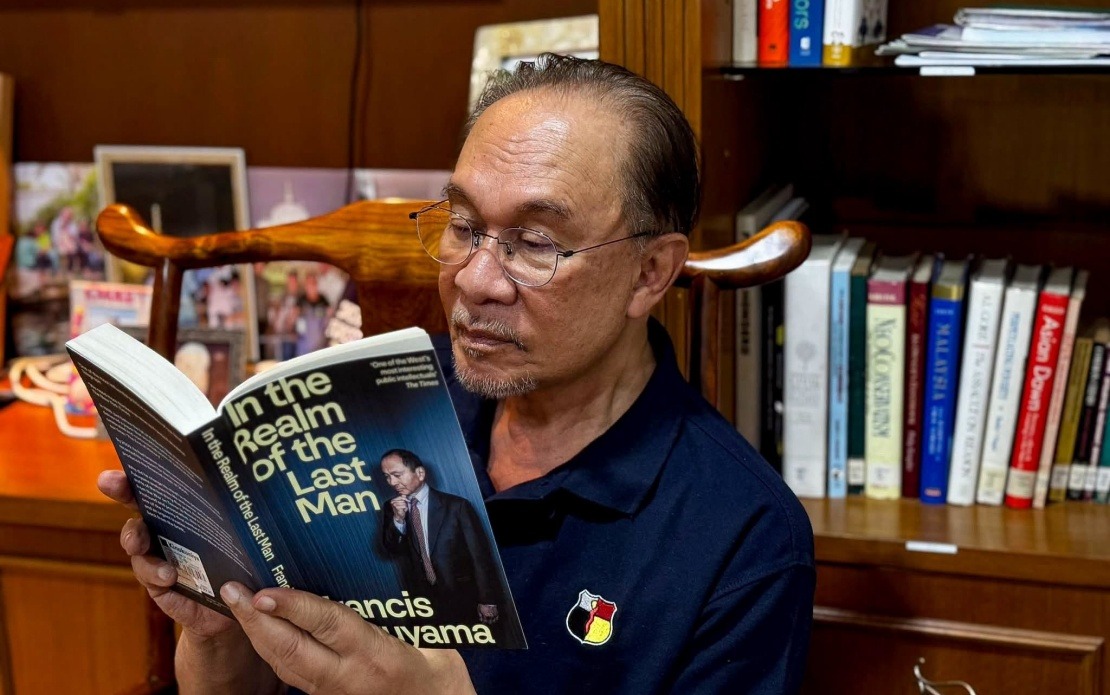 Anwar Ibrahim Returns Home After Hernia Surgery