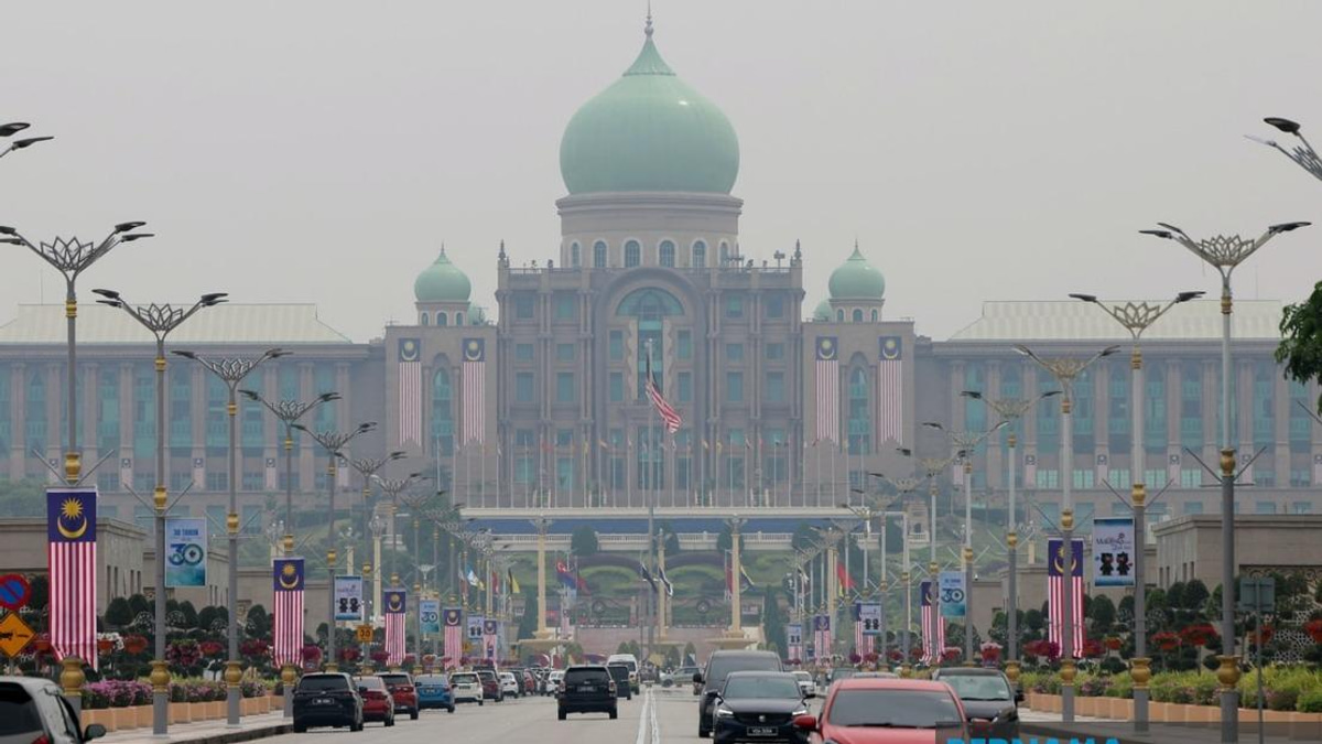 PM Anwar To Discuss Regional Haze Crisis With Brunei Sultan During State Visit