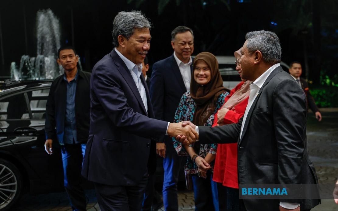 Malaysia's Foreign Minister Mohamad Hasan Arrives in Manila for Bilateral Talks